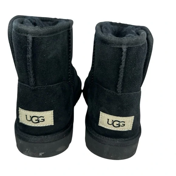 UGG Kids' Jona Boot in Black.  Sz: 3 - Picture 7 of 10